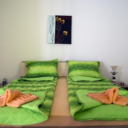 Green Apartment Novi Sad Esterno foto