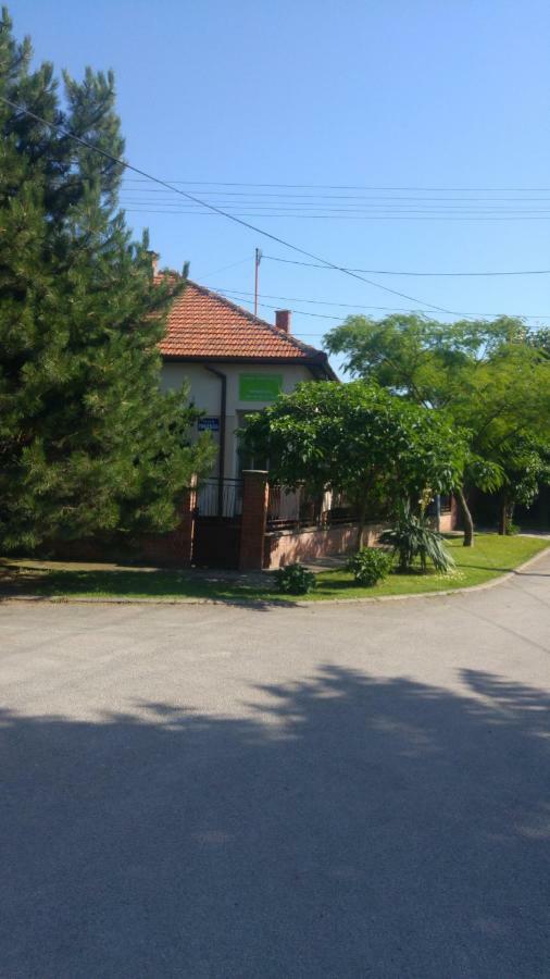 Green Apartment Novi Sad Esterno foto